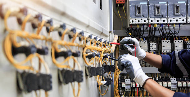 Professional Electrician technician working in Mustang, OK